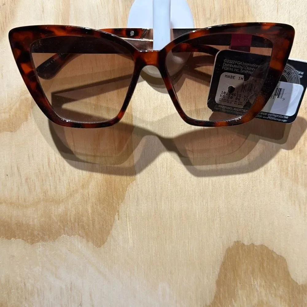 Foster Grant Cat Eye Sunglasses KG 20 06 TRT  Embedded Browns Tort Brand New